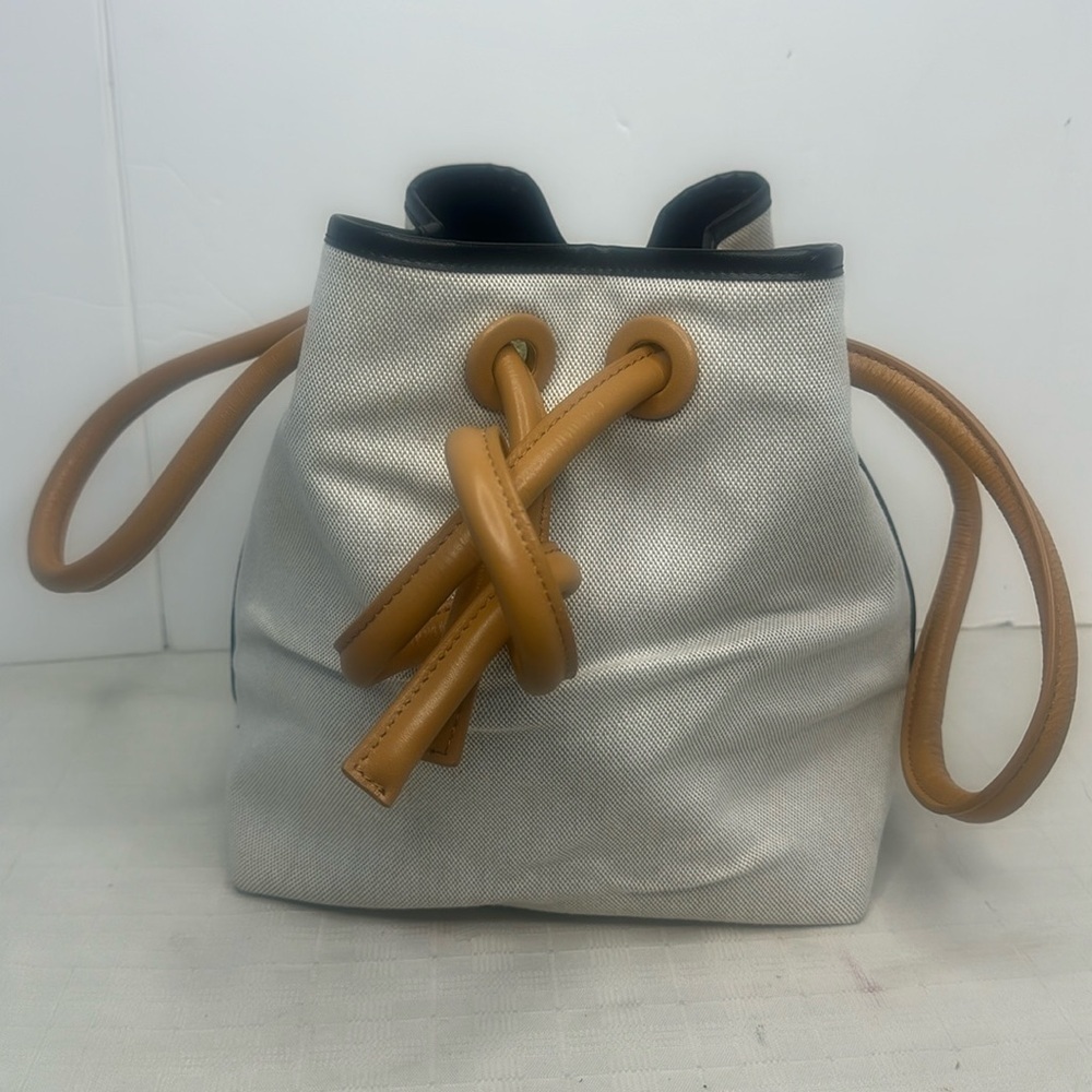 VASIC New York Canvas Bucket Bag